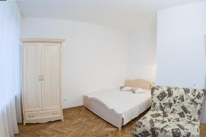 Квартира на вулиці Дорошенка 12 в центрі Львова недалеко Оперного театру з власною парковкою у дворі