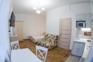 Квартира на вулиці Дорошенка 12 в центрі Львова недалеко Оперного театру з власною парковкою у дворі