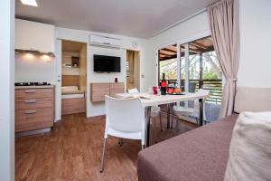 Three-Bedroom Mobile Home with Terrace and Sea View room in Mobile Homes Mediteran Campsite Klenovica