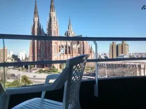 Departamento Plaza Moreno con balcón - La Plata