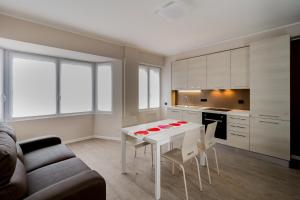 Lake Como Apartments