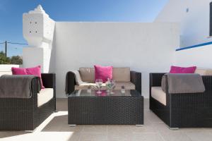 Villa Tara, Heated private pool, short walk to to town & beach