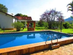 Pousada Pe da Serra - 蒂拉登特斯