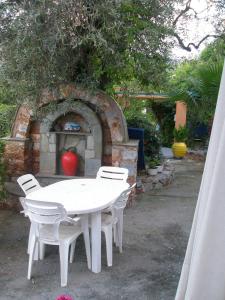 Manos Apartments Skopelos Greece