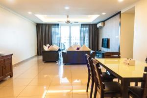 Luxury 4 Bedrooms Suite near Queensbay Mall by D Imperio Homestay, Appartamenti - Bayan Lepas