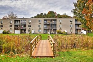 Beautiful Top-floor Condo with Lake Views