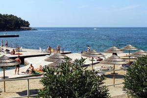 Apartments with parking space Porec - 13927