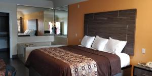King Room with Spa Bath room in Regency Inn and Suites Galena Park