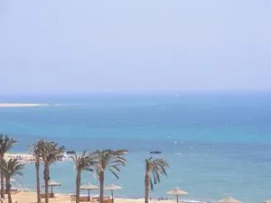 La Sirena Hotel & Resort - Families only - Ajn Suchna