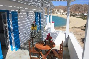 Kolona Studios Naxos Greece