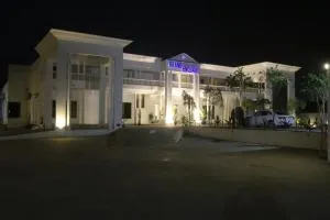 格兰德英克雷酒店 - 拉合尔