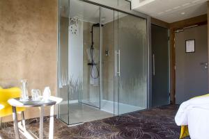 Hotels Hotel La Couronne : Chambre Double ou Lits Jumeaux Standard