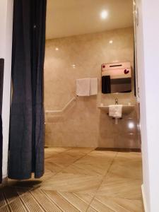 Hotels Hotel Residence De Bruxelles : Chambre Simple avec Salle de Bains Privative et Toilettes