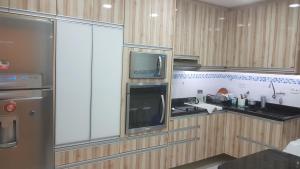 A melhor vista de Santos para 5 pessoas pé na areia