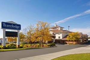 Travelodge by Wyndham Oshawa Whitby