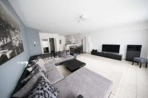 Renovated Apartment in Antwerp city center - Antverpy