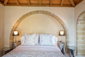 Moni Emvasis Luxury Suites