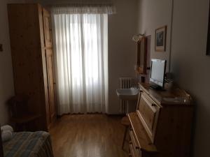 Single Room with Bathroom room in Hotel Fiames
