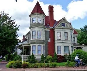 Maine Victorian Mansion - بيدفورد