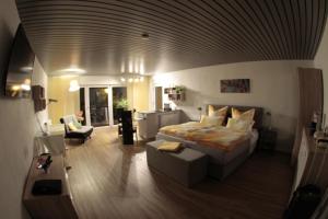 Apartment mit Burgblick im Grünen, Familie Held