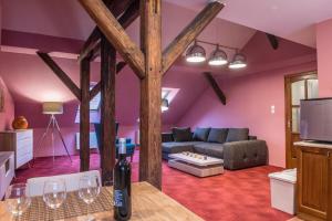 Spacious and Quiet Attic Flat in Centre