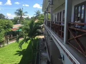 Mama Leurth Sunset Guesthouse - Don Som