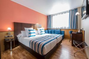 Standard Twin Room room in Hotel Ronda Lesseps