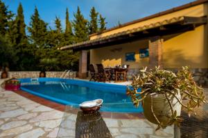 Villa Eden con piscina a Scopello