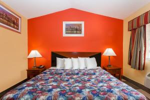 King Room - Smoking  room in Travelodge by Wyndham Jersey City
