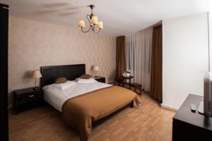 Complex Mona Caraiman