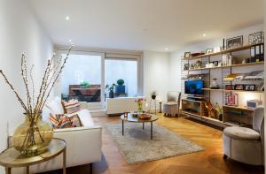 18th Century Groundfloor Canal House with patiogarden