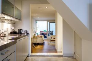 18th Century Groundfloor Canal House with patiogarden