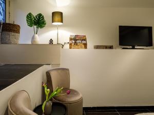 18th Century Groundfloor Canal House with patiogarden