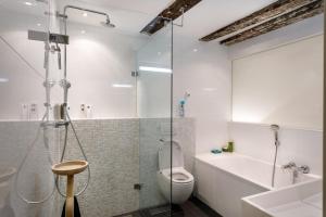 18th Century Groundfloor Canal House with patiogarden