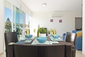 Amber - Coralli Beachfront Apartment