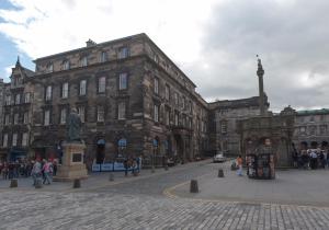Two-Bedroom Apartment room in Parliament Sq (apt 15) Royal Mile