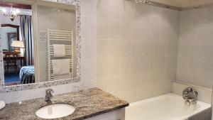Hotels Hotel Cardinal : photos des chambres