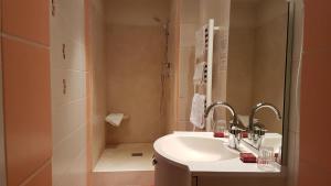 Hotels Hotel Cardinal : photos des chambres