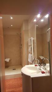 Hotels Hotel Cardinal : photos des chambres