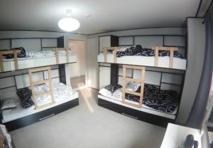 Giường trong Phòng ngủ Tập thể Nữ 6 Giường (Bed in 6 Bed Female Dormitory)