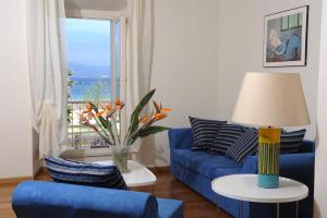 Due Camere Comunicanti con Vista Mare