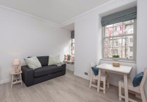 Ladystairs 2 Royal Mile