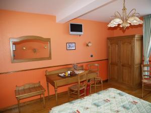 Hotels Hotel De Calais : photos des chambres