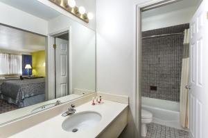 King Room - Non-Smoking room in Days Inn by Wyndham Delta