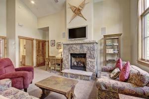 Two-Bedroom Townhouse room in Mountain Thunder Lodge