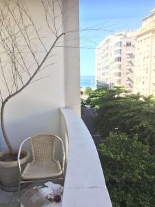 Copacabana: lounge lindo, confortável e com vista do mar