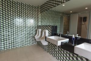 Feung Nakorn Balcony Rooms and Cafe