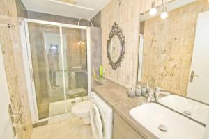 PROMENADE HOLIDAY - PALATIN & SEA