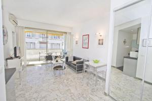 PROMENADE HOLIDAY - PALATIN & SEA