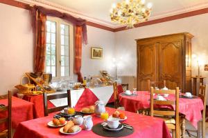 Hotels Logis Manoir De La Giraudiere : photos des chambres
